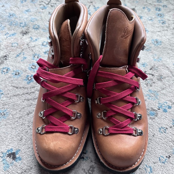 Never worn Danner Mountain Light Cascade - Made in USA - Vibram sole - Picture 4 of 6